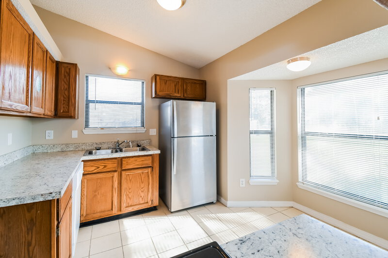 1,640/Mo, 1939 APOPKA DR Middleburg, FL 32068 Kitchen View 2