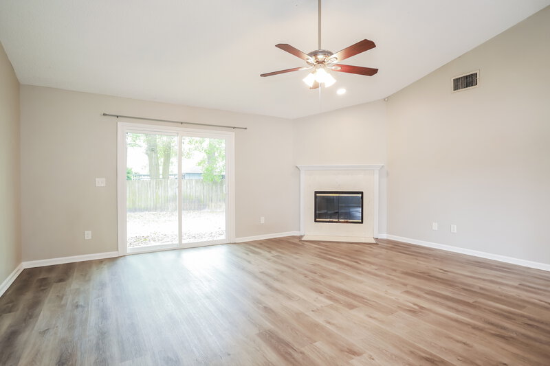 2,290/Mo, 12419 Long Lake Dr N Jacksonville, FL 32225 Living Room View 2