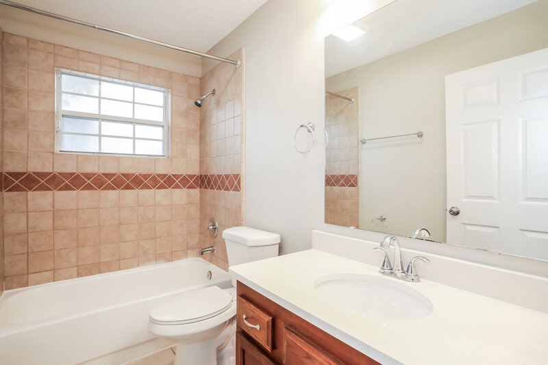 2,290/Mo, 12419 Long Lake Dr N Jacksonville, FL 32225 Bathroom View