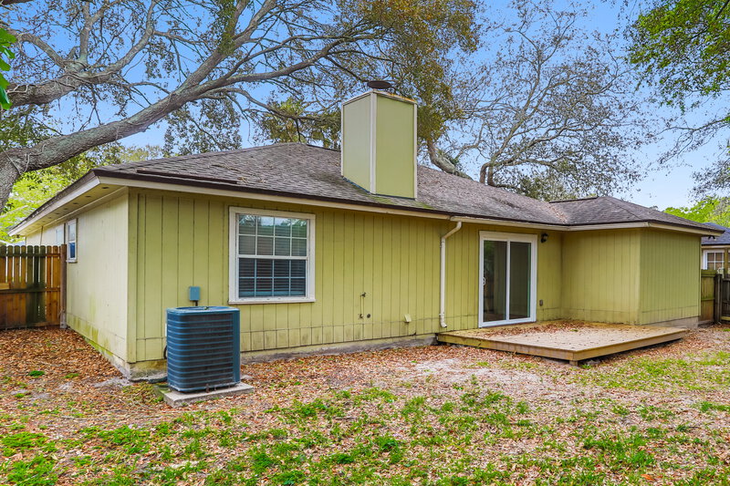2,290/Mo, 12419 Long Lake Dr N Jacksonville, FL 32225 Rear View