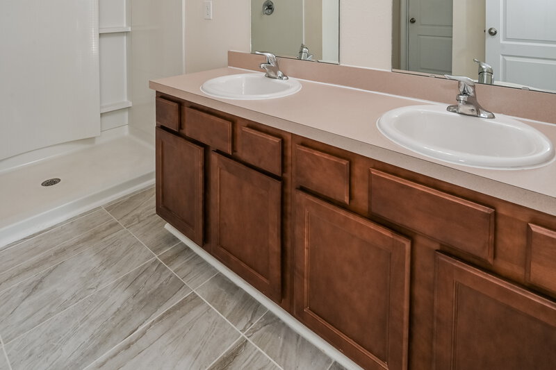 2,170/Mo, 1944 Rock Springs Way Middleburg, FL 32068 Main Bathroom View