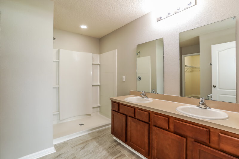 2,085/Mo, 1944 Rock Springs Way Middleburg, FL 32068 Main Bathroom View