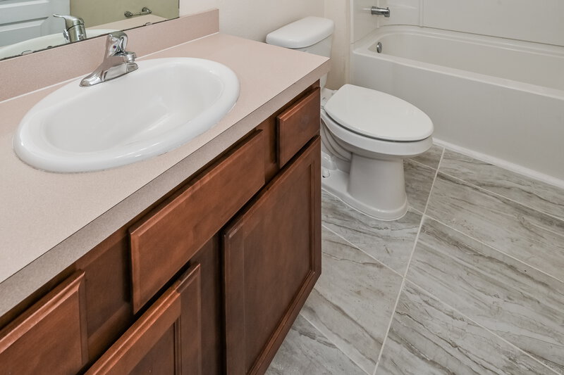 2,170/Mo, 1944 Rock Springs Way Middleburg, FL 32068 Bathroom View