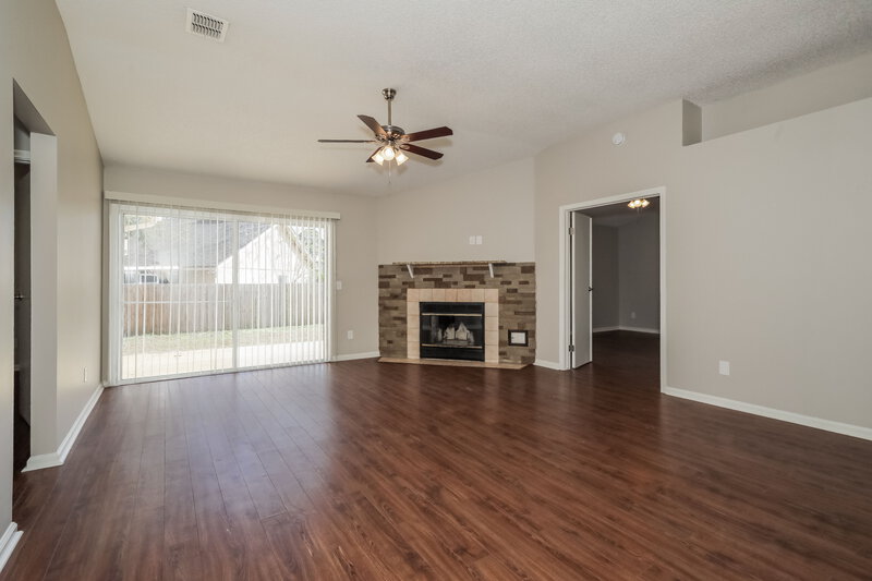 2,095/Mo, 2013 Saint Martins Dr W Jacksonville, FL 32246 Living Room View