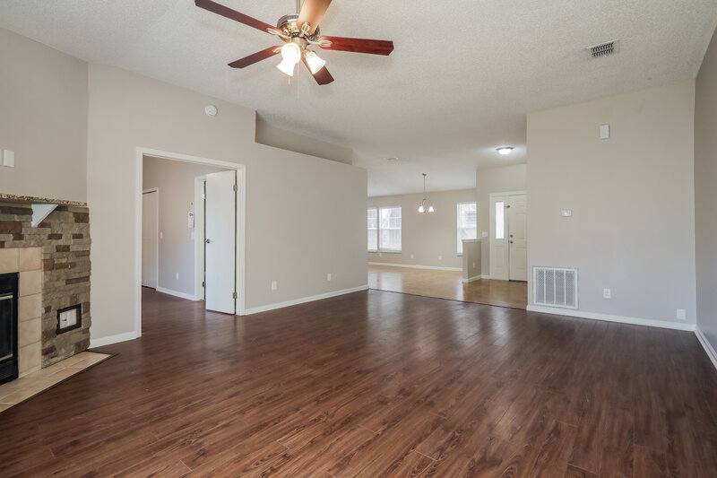 2,095/Mo, 2013 Saint Martins Dr W Jacksonville, FL 32246 Living Room View 2