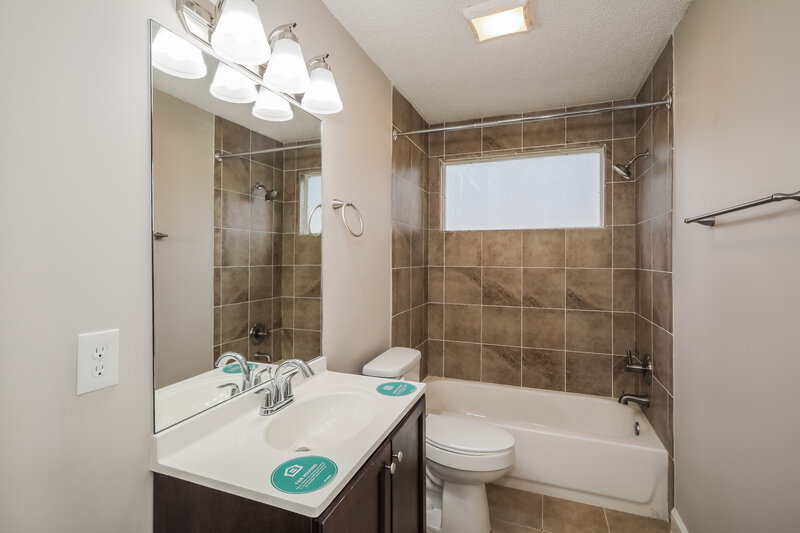 2,095/Mo, 2013 Saint Martins Dr W Jacksonville, FL 32246 Bathroom View