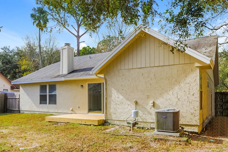 2,095/Mo, 2013 Saint Martins Dr W Jacksonville, FL 32246 Rear View