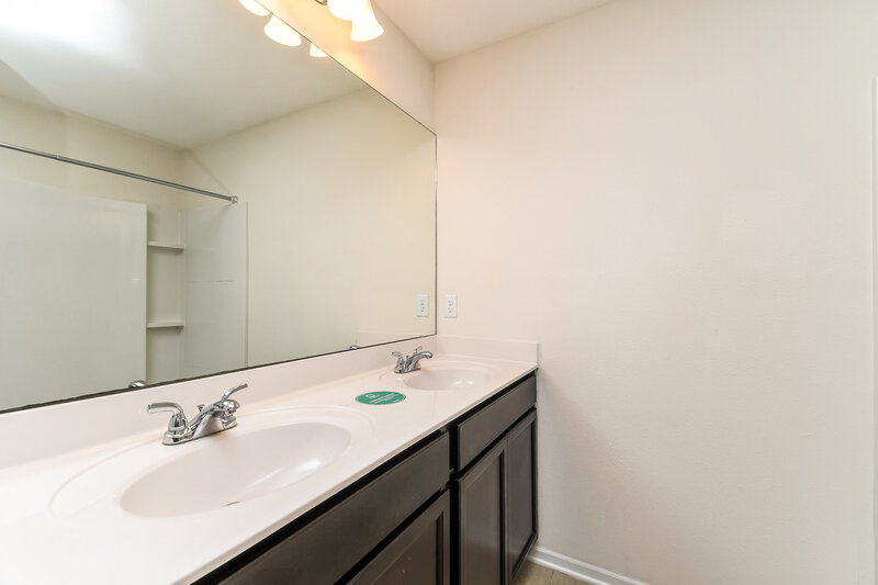 1,800/Mo, 11247 Liberty Square Ct Jacksonville, FL 32221 Main Bathroom View