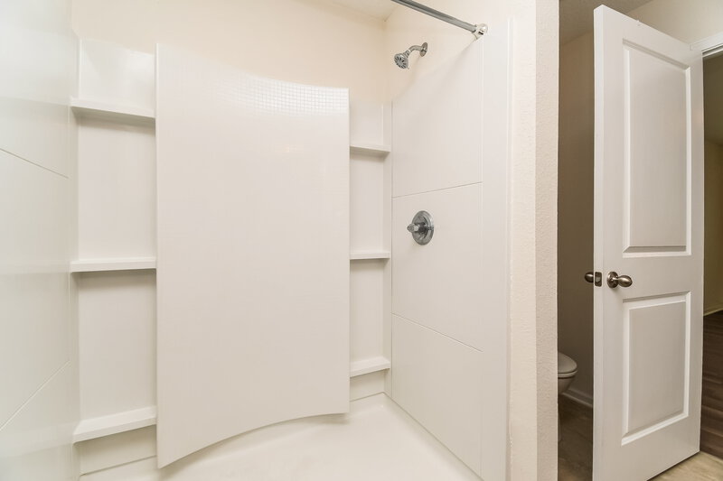 1,800/Mo, 11247 Liberty Square Ct Jacksonville, FL 32221 Main Bathroom View 2