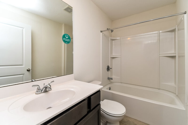 1,800/Mo, 11247 Liberty Square Ct Jacksonville, FL 32221 Bathroom View