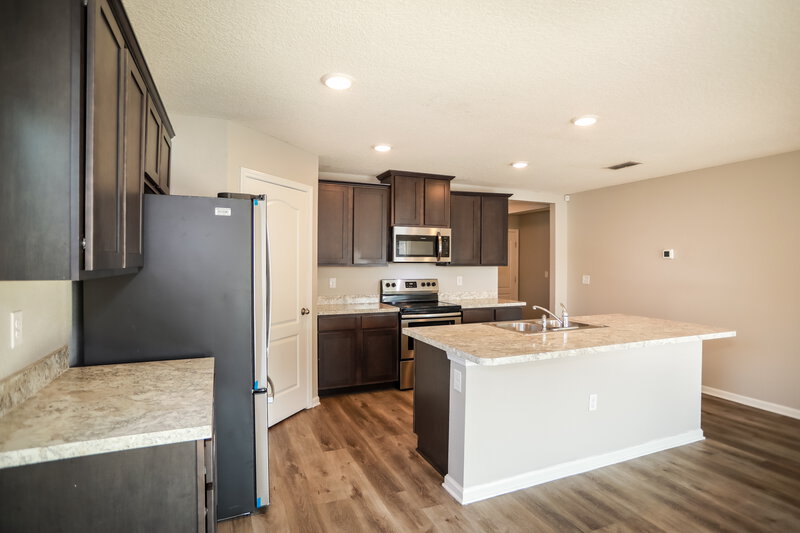 1,995/Mo, 2303 Pebble Point Dr Green Cove Springs, FL 32043 Kitchen View 2