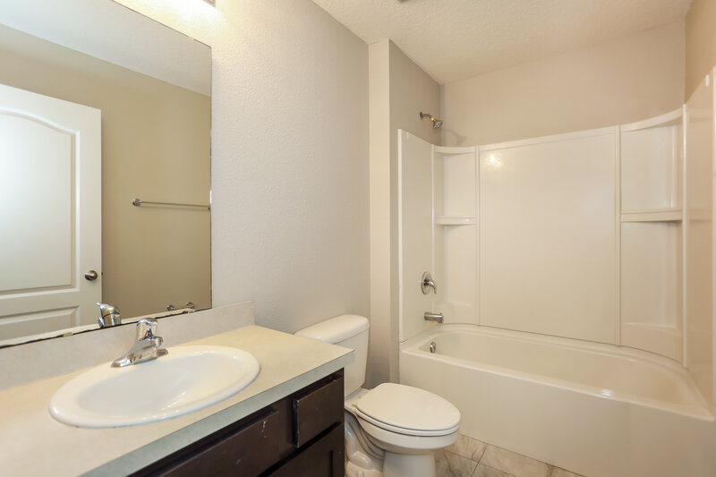 1,995/Mo, 2303 Pebble Point Dr Green Cove Springs, FL 32043 Bathroom View