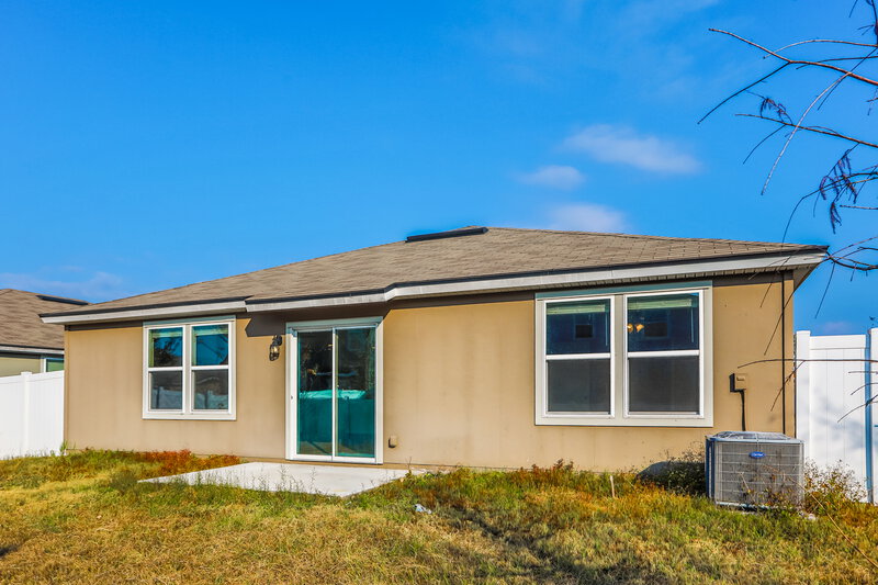 1,995/Mo, 2303 Pebble Point Dr Green Cove Springs, FL 32043 Rear View