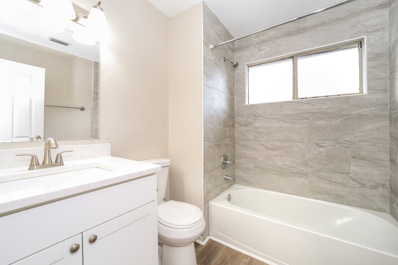 2,105/Mo, 1477 Classic Oak Rd E Jacksonville, FL 32225 Bathroom View