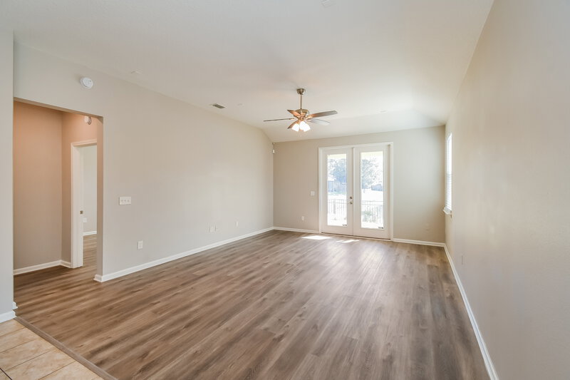 1,825/Mo, 5754 Village Pond Cir Jacksonville, FL 32222 Living Room View 2