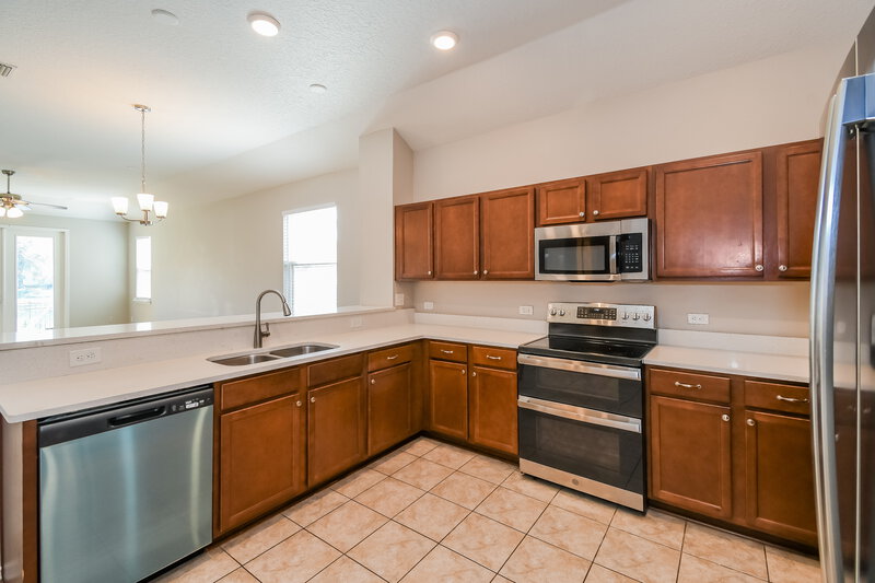 1,825/Mo, 5754 Village Pond Cir Jacksonville, FL 32222 Kitchen View 2