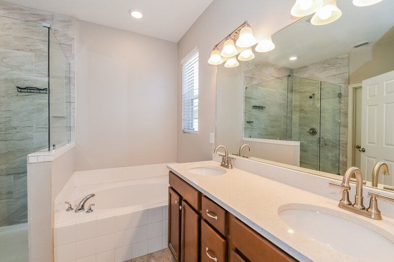 1,825/Mo, 5754 Village Pond Cir Jacksonville, FL 32222 Main Bathroom View
