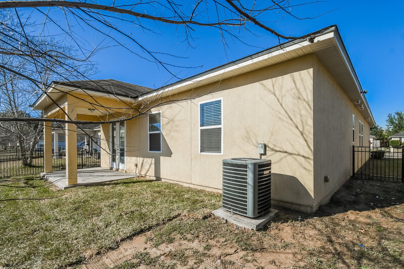 1,825/Mo, 5754 Village Pond Cir Jacksonville, FL 32222 Rear View