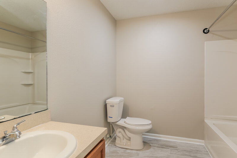 1,960/Mo, 7497 Steventon Way Jacksonville, FL 32244 Bathroom View