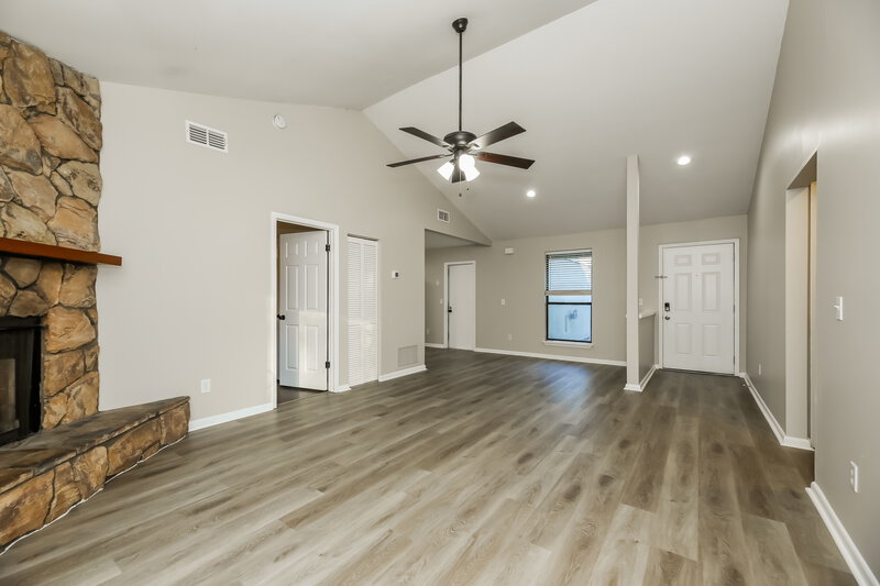 1,930/Mo, 10371 Arrow Bluff Ct Jacksonville, FL 32257 Living Room View 2