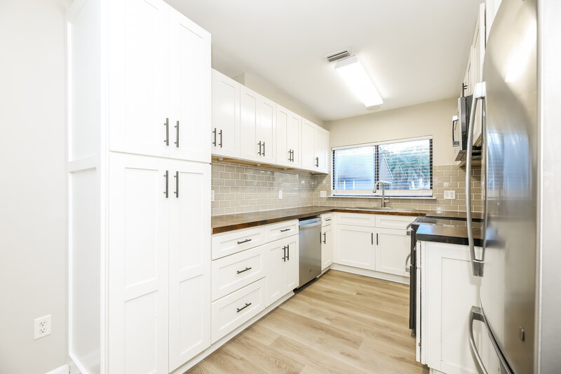 1,930/Mo, 10371 Arrow Bluff Ct Jacksonville, FL 32257 Kitchen View 2