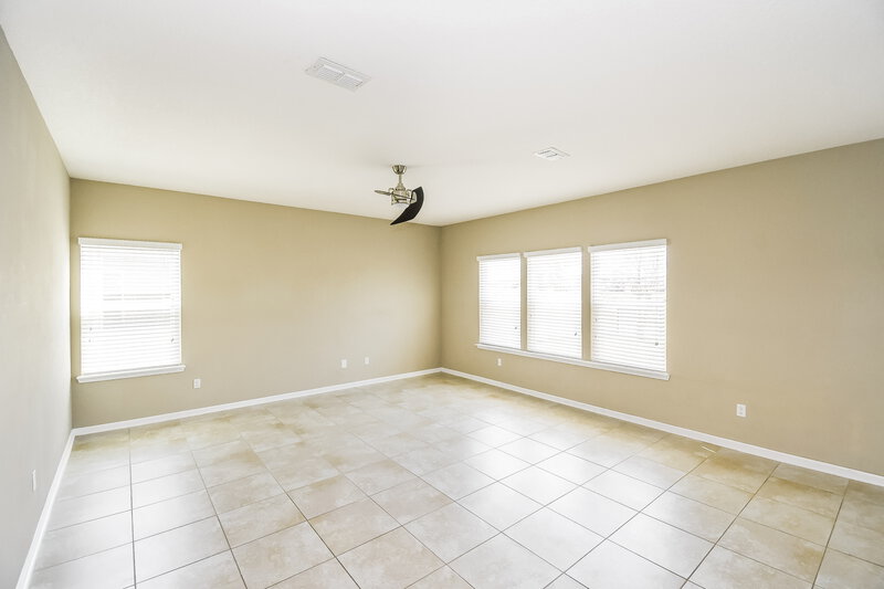 2,740/Mo, 918 Glendale Ln Orange Park, FL 32065 Living Room View 2