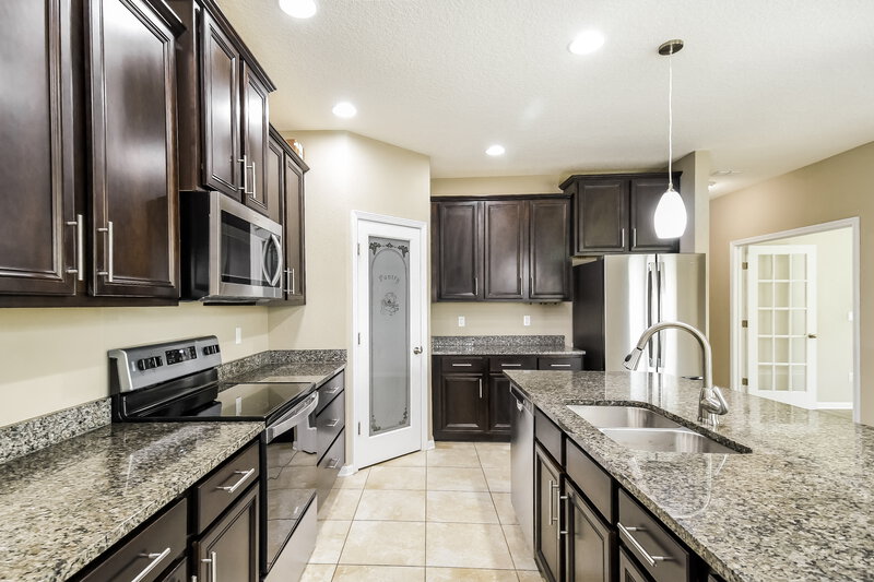 2,740/Mo, 918 Glendale Ln Orange Park, FL 32065 Kitchen View 2
