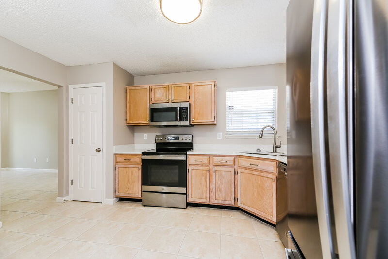 2,250/Mo, 3815 Purcellville Ct Jacksonville, FL 32246 Kitchen View 2