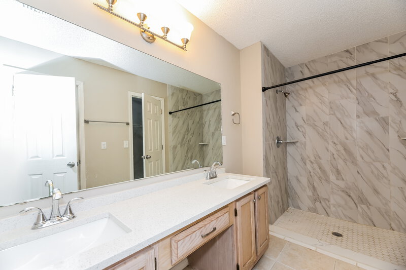 2,250/Mo, 3815 Purcellville Ct Jacksonville, FL 32246 Main Bathroom View