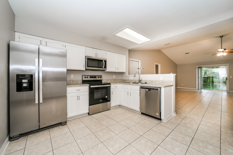 2,650/Mo, 4782 Cinnamon Fern Dr Jacksonville, FL 32210 Kitchen View 2