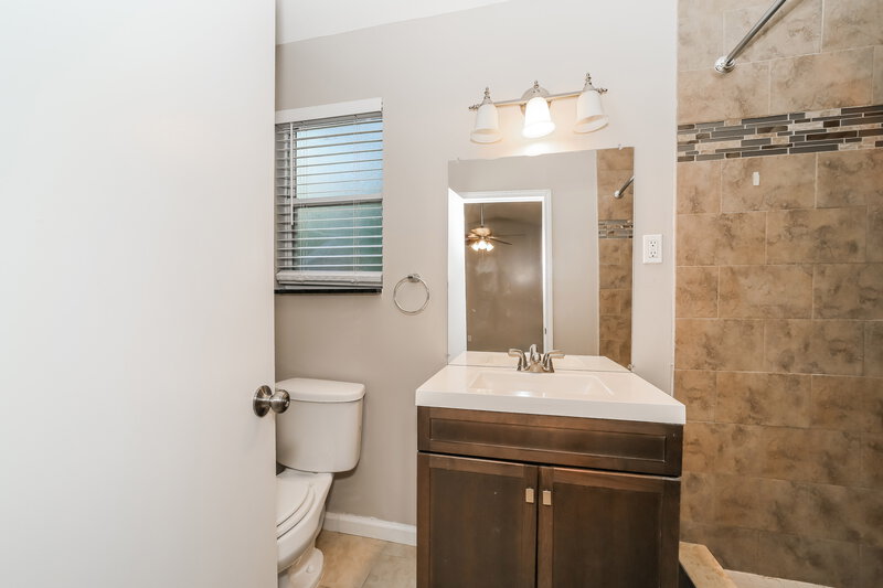 2,650/Mo, 4782 Cinnamon Fern Dr Jacksonville, FL 32210 Main Bathroom View
