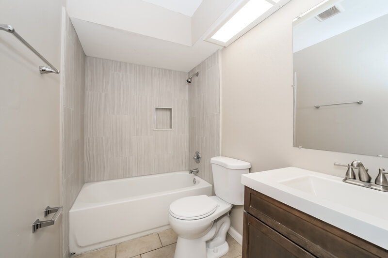 2,650/Mo, 4782 Cinnamon Fern Dr Jacksonville, FL 32210 Bathroom View