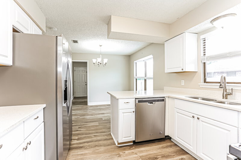 2,115/Mo, 2553 Sandlewood Cir Orange Park, FL 32065 Kitchen View
