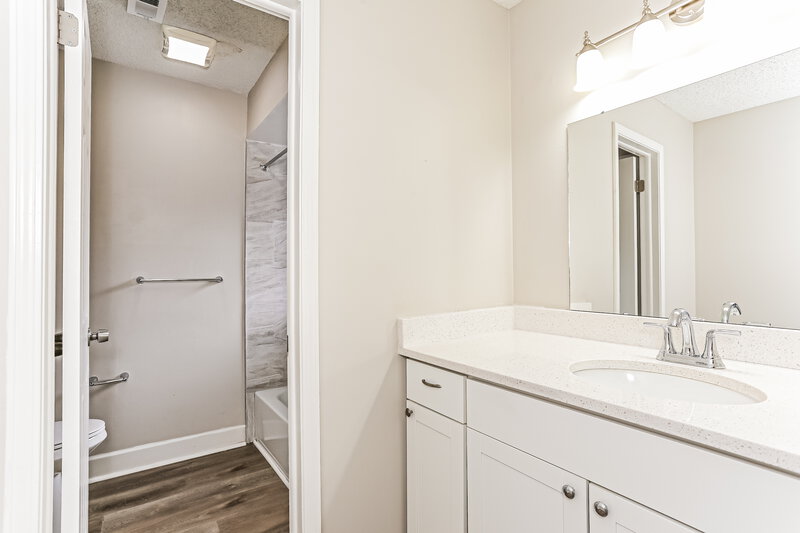 2,115/Mo, 2553 Sandlewood Cir Orange Park, FL 32065 Main Bathroom View