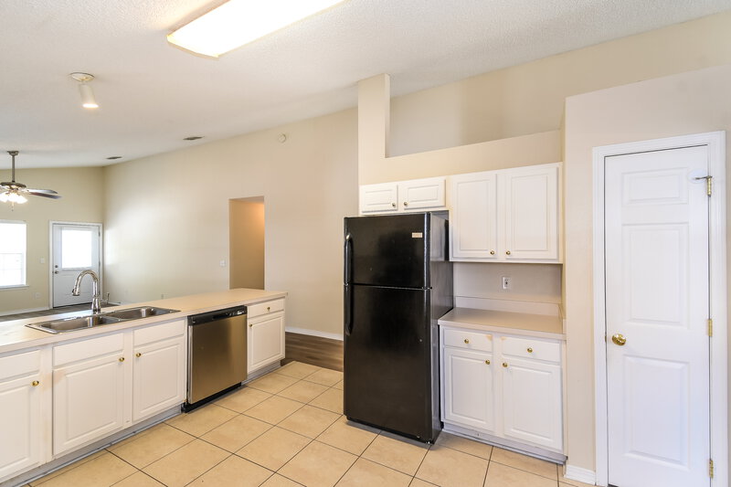1,790/Mo, 7317 Ironside Dr E Jacksonville, FL 32244 Kitchen View