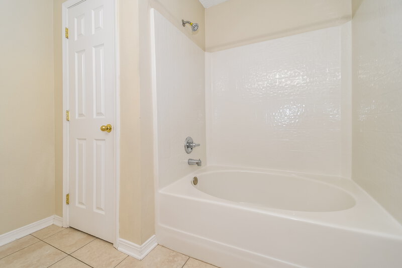 1,790/Mo, 7317 Ironside Dr E Jacksonville, FL 32244 Main Bathroom View