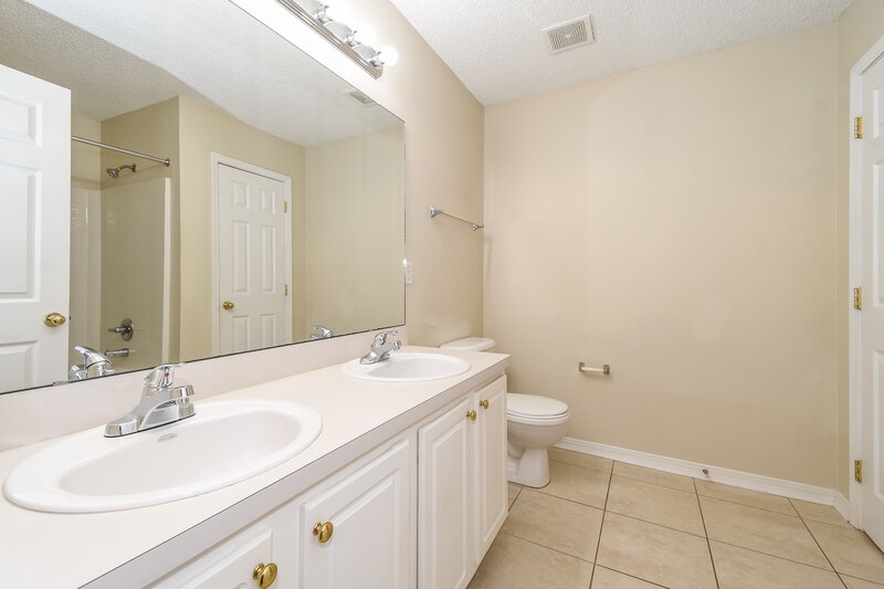1,790/Mo, 7317 Ironside Dr E Jacksonville, FL 32244 Bathroom View