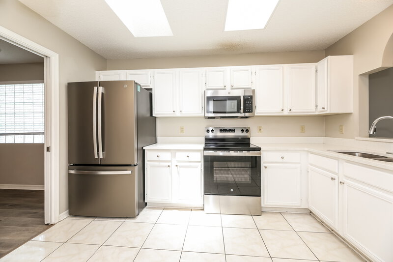 2,195/Mo, 2847 Lantana Lakes Dr W Jacksonville, FL 32246 Kitchen View 2