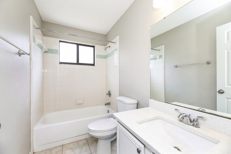 2,195/Mo, 2847 Lantana Lakes Dr W Jacksonville, FL 32246 Bathroom View