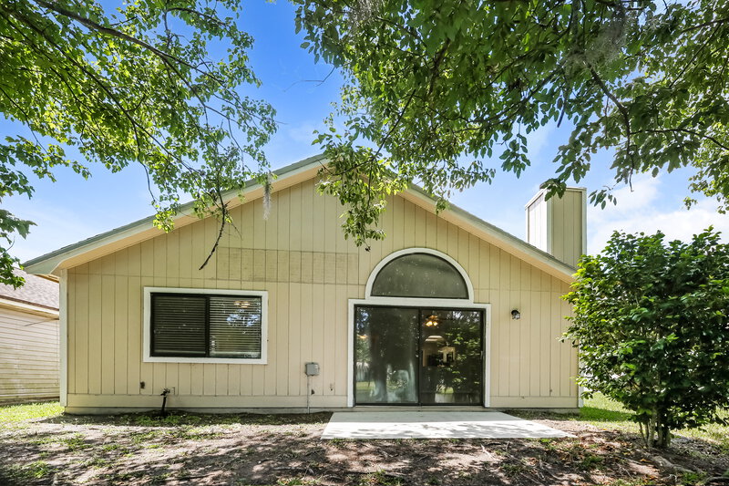 2,195/Mo, 2847 Lantana Lakes Dr W Jacksonville, FL 32246 Rear View
