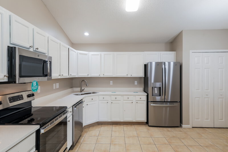 1,810/Mo, 1811 Sheraton Lakes Cir Middleburg, FL 32068 Kitchen View 2