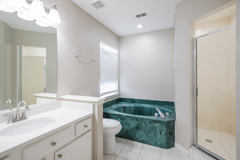 1,810/Mo, 1811 Sheraton Lakes Cir Middleburg, FL 32068 Main Bathroom View
