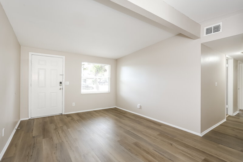 1,920/Mo, 1009 Beckner Ave Jacksonville, FL 32218 Living Room View 2