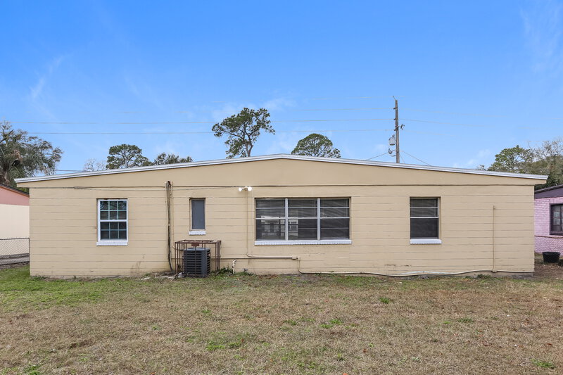 1,230/Mo, 10249 Haverford Rd Jacksonville, FL 32218 Rear View