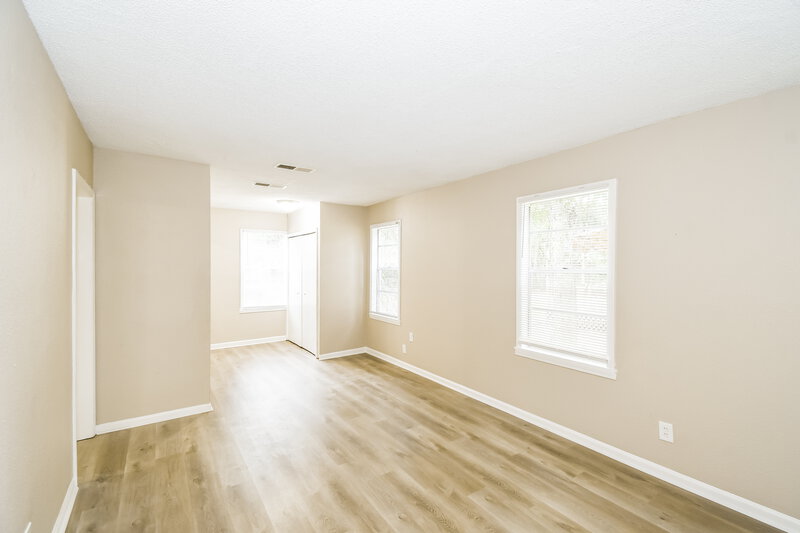 1,650/Mo, 1031 Bunker Hill Blvd Jacksonville, FL 32208 Living Room View