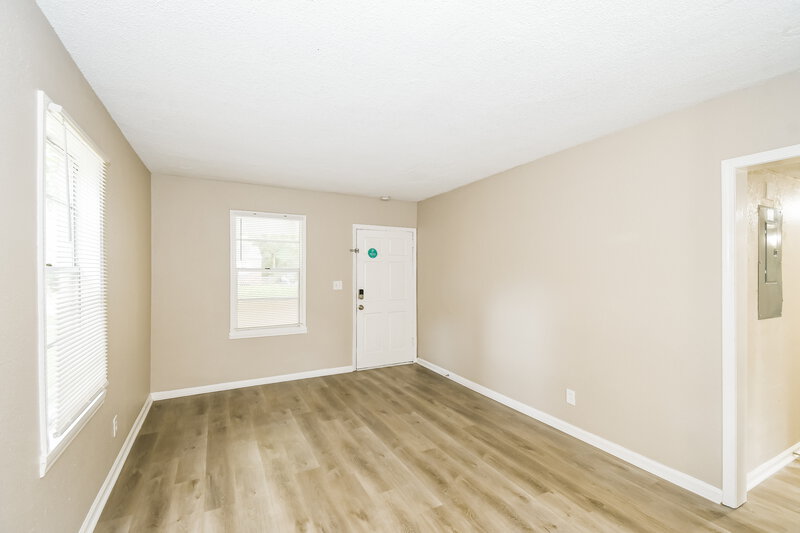 1,650/Mo, 1031 Bunker Hill Blvd Jacksonville, FL 32208 Living Room View 3