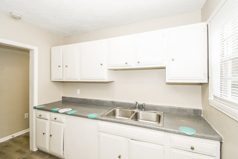 1,650/Mo, 1031 Bunker Hill Blvd Jacksonville, FL 32208 Kitchen View