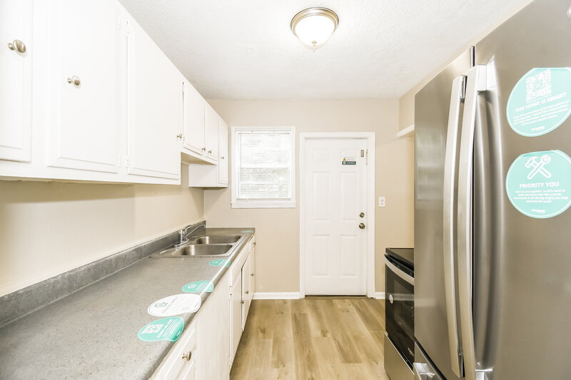 1,650/Mo, 1031 Bunker Hill Blvd Jacksonville, FL 32208 Kitchen View 2