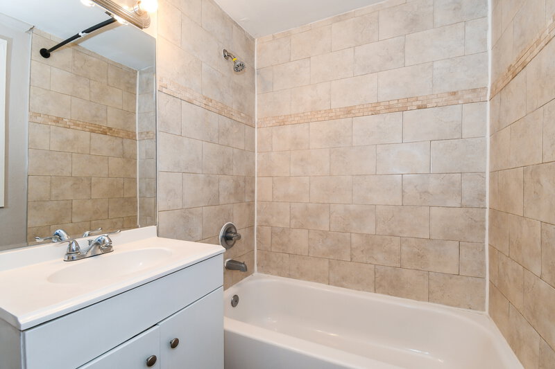 1,315/Mo, 10513 Suomi St Jacksonville, FL 32218 Bathroom View