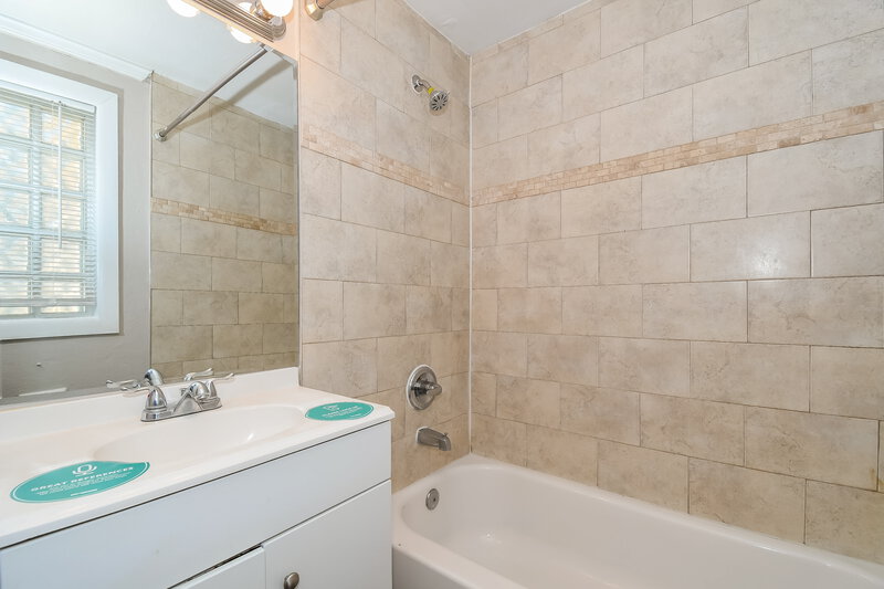 1,920/Mo, 10513 Suomi St Jacksonville, FL 32218 Bathroom View